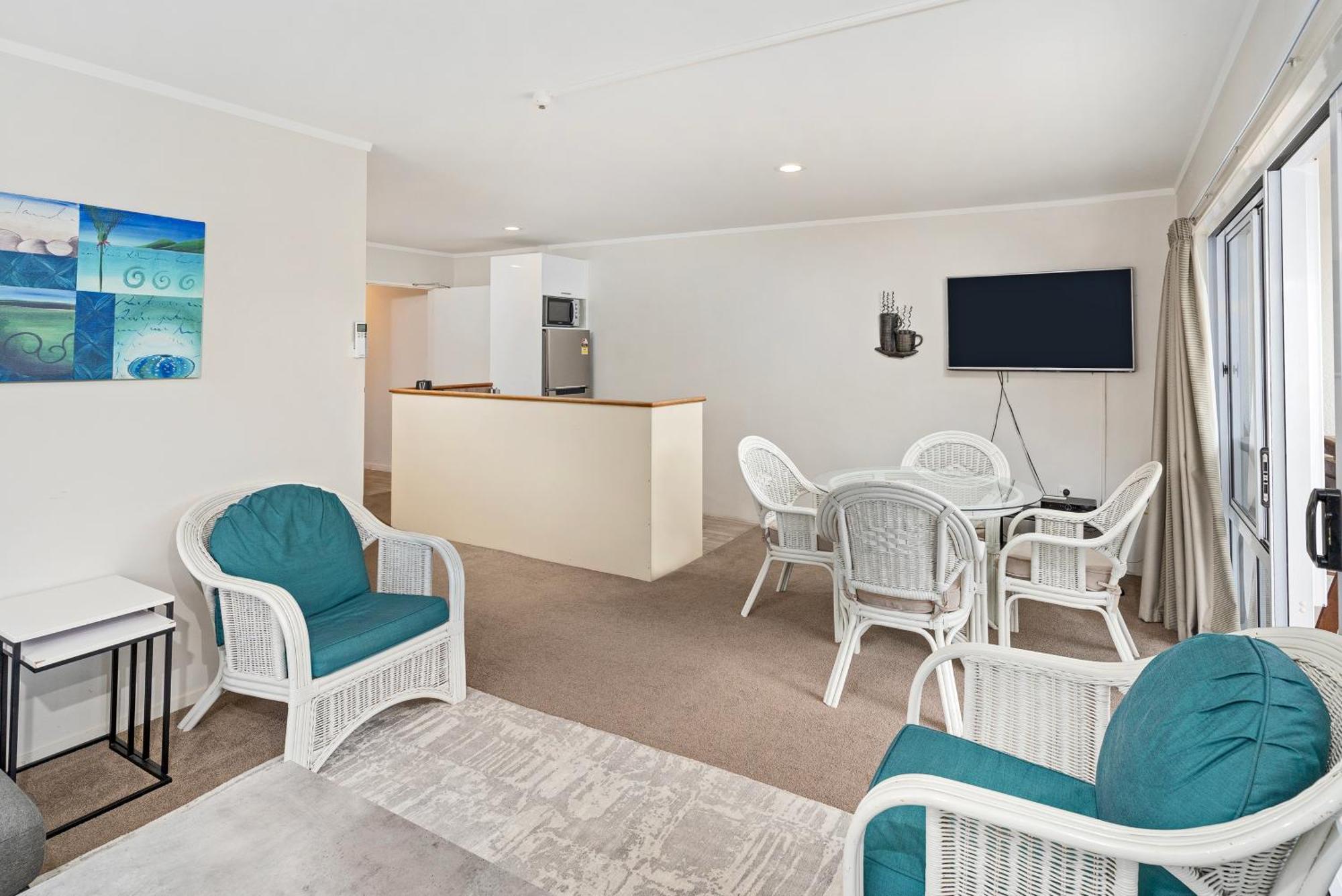 Waterfront Aparthotel 4*