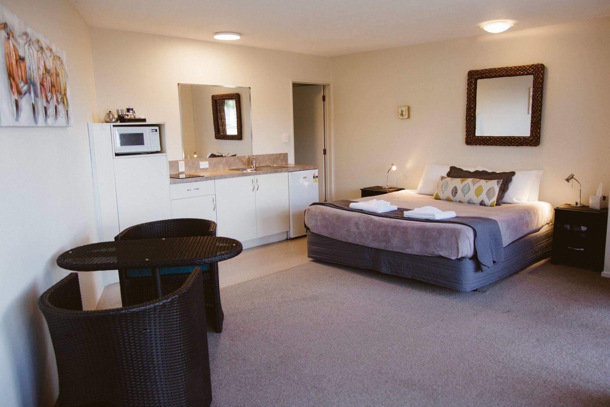 Waterfront Aparthotel